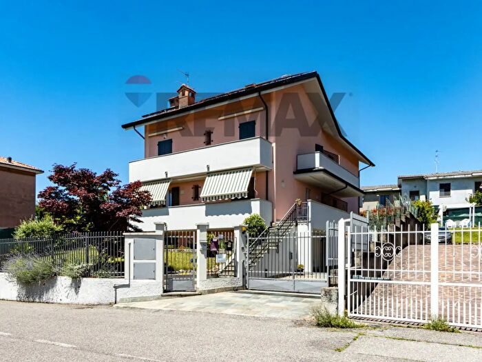 Appartamento quadrilocale in vendita in Via Benedetto Croce a, Besana In Brianza