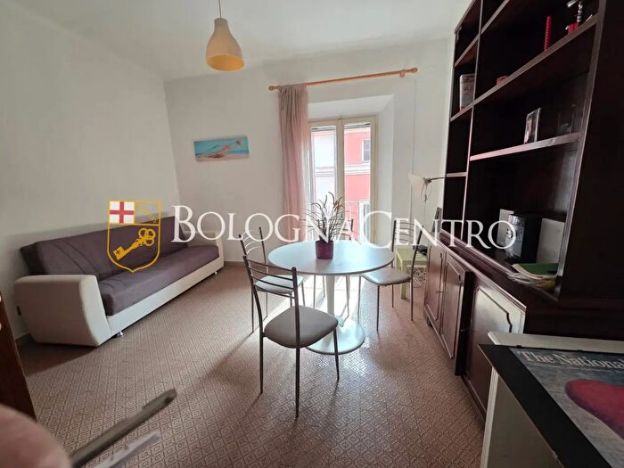 Appartamento trilocale in affitto in Via De Fusari, Bologna