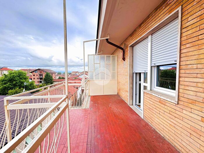 Appartamento con 5 locali in vendita in Via Zappata, Carignano