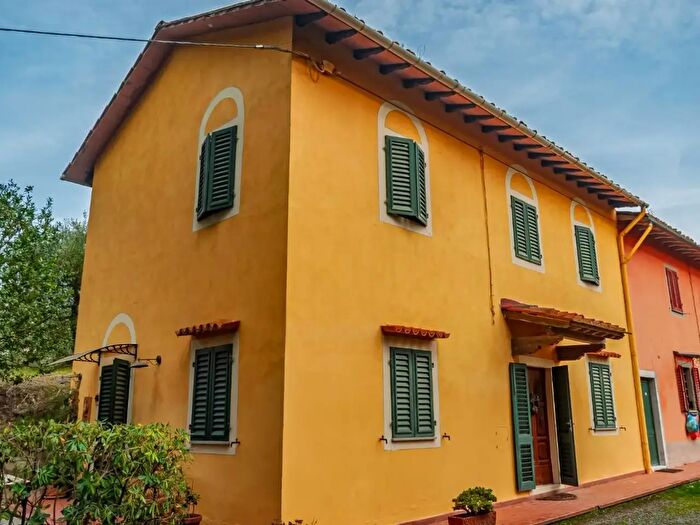 Casa con 9 locali in affitto in San Miniato