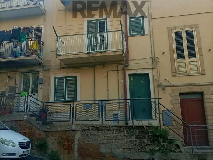 Casa quadrilocale in vendita in Via San Leonardo, Enna