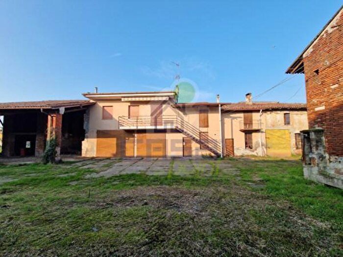 Casa con 6 locali in vendita in Vicolo Don Giovanni Bosco, Corte De Frati