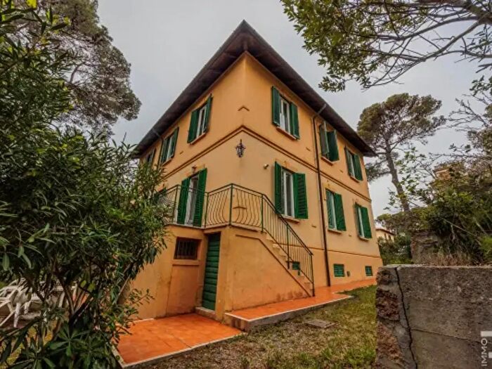 Casa con 6 locali in vendita in Via del Rosmarino, Livorno