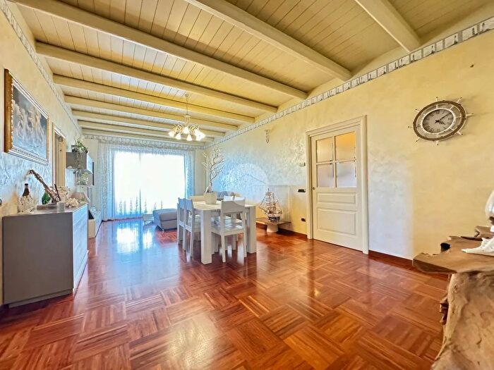 Appartamento con 6 locali in vendita in Via della Liberazione, San Benedetto Del Tronto