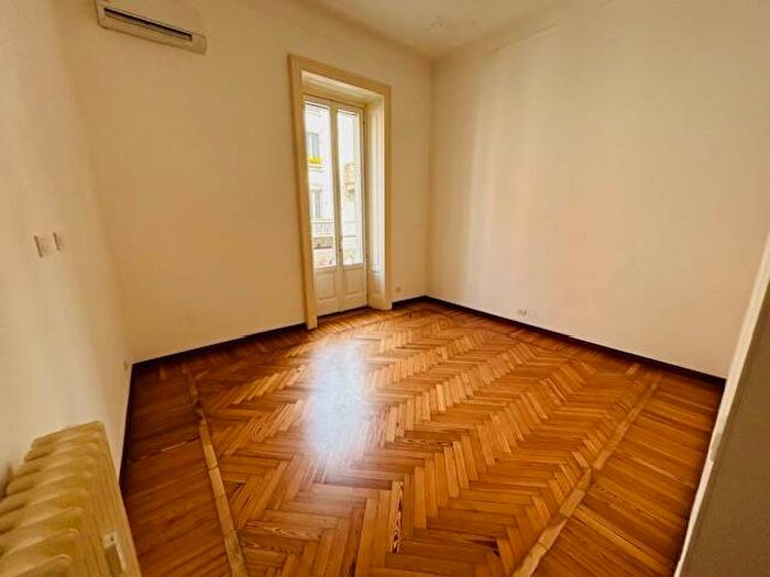 Appartamento con 5 locali in affitto in Via Spartaco, Montenero, Milano