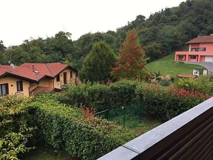 Appartamento quadrilocale in affitto in Via Giacomo Leopardi, Centro, Azzate