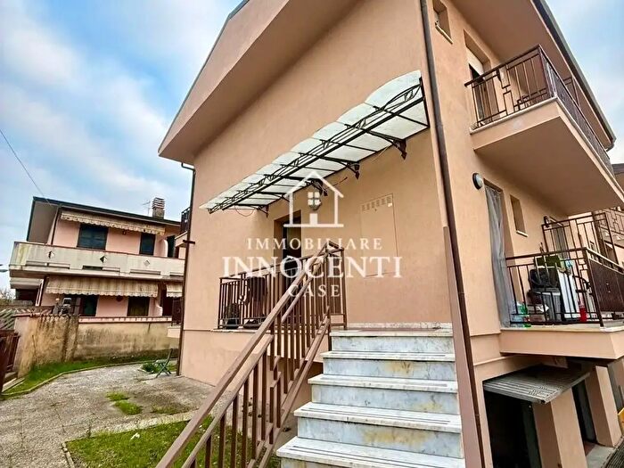 Appartamento trilocale in vendita in delle Pinete, Massa