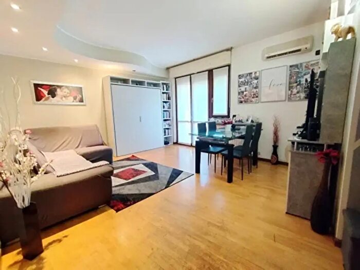 Appartamento trilocale in vendita in Via Montrasi, Bollate