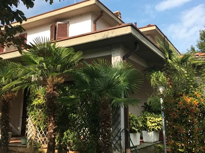 Appartamento con 6 locali in vendita in Via Bartoli Piacenza, Piacenza