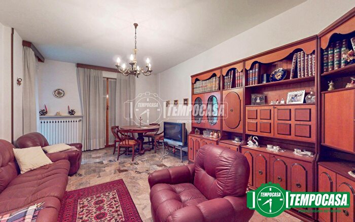 Appartamento con 7 locali in vendita in Via Felice Cavallotti, Novi Ligure