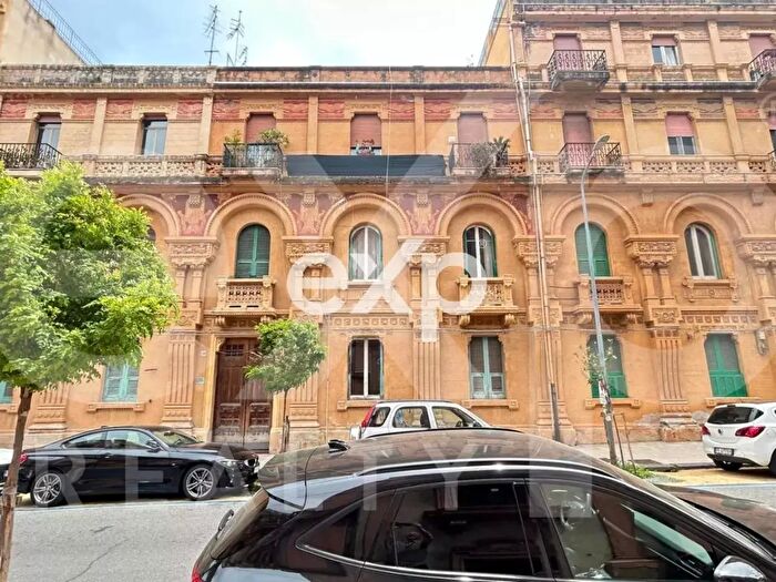 Appartamento con 6 locali in vendita in Via Centonze, Messina