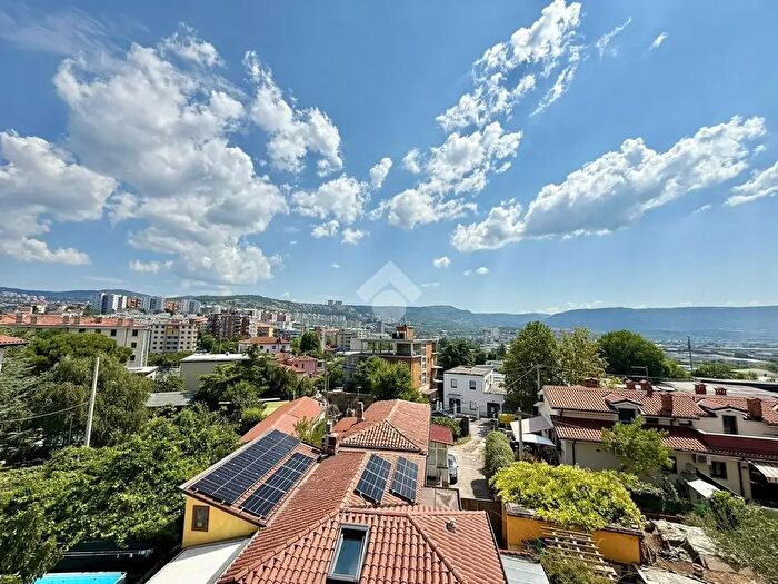 Appartamento trilocale in vendita in Via Albino Zenatti, Trieste