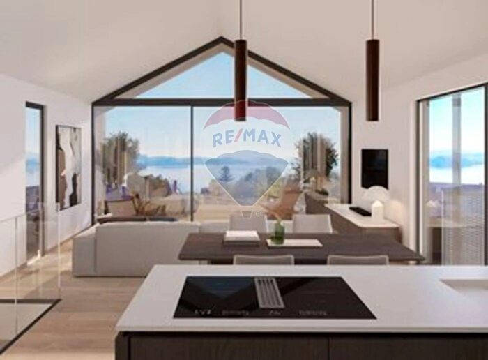 Casa quadrilocale in vendita in Ghiffa