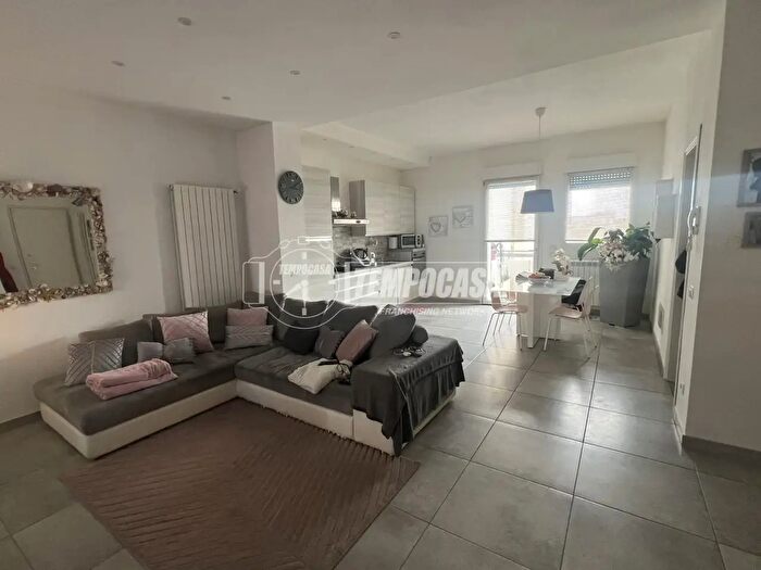 Appartamento trilocale in vendita in Via Giuseppe Mazzini, Viareggio