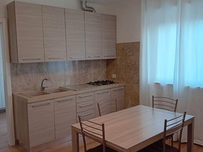 Appartamento trilocale in affitto in Via Alfredo Piatti, Centro, Mozzo