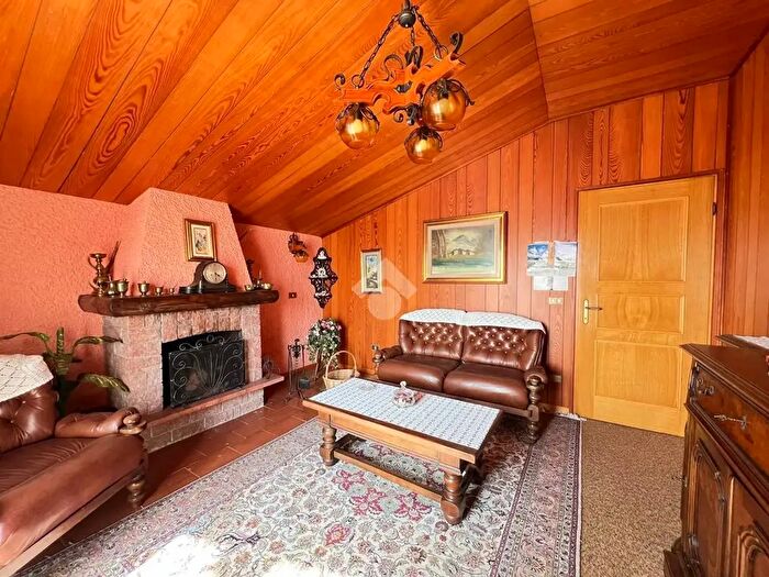 Appartamento quadrilocale in vendita in Via Gian Battista Moroni, Fino Del Monte