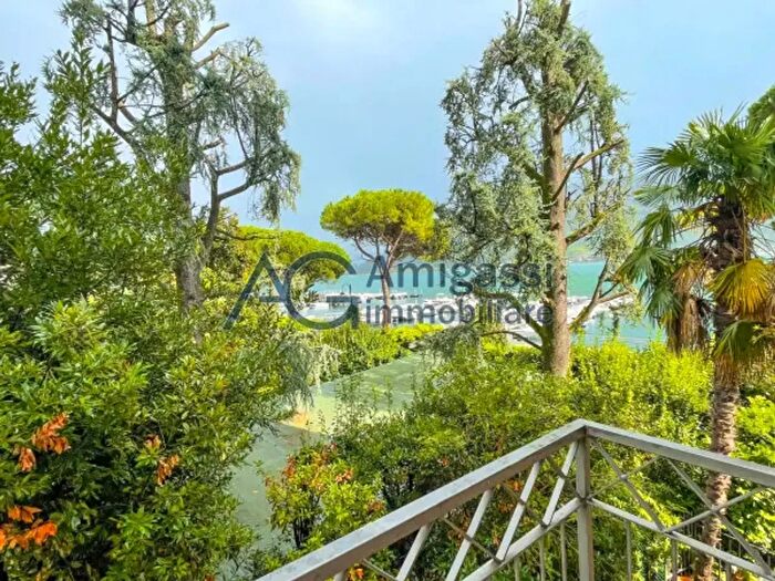 Appartamento trilocale in vendita in Via Giuseppe Garibaldi, Sarnico