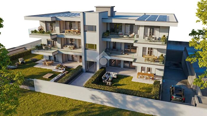 Appartamento con 5 locali in vendita in Via Montello, Treviglio