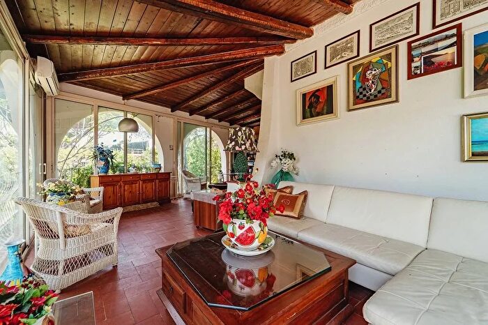 Casa con 8 locali in vendita in Viale Aiace, Palermo