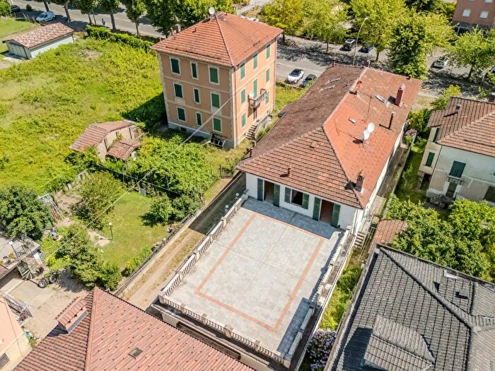 Appartamento con 7 locali in vendita in Via Roma, Arquata Scrivia