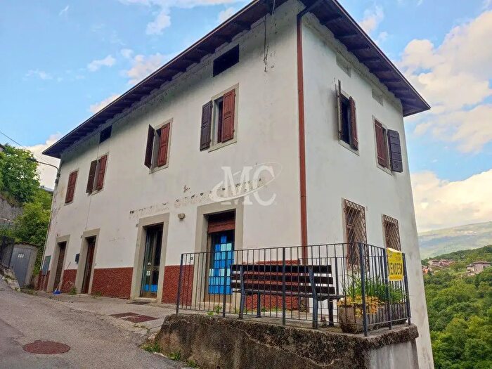 Casa con 6 locali in vendita in Via III Novembre, Brentonico