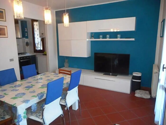 Casa trilocale in affitto in Massa