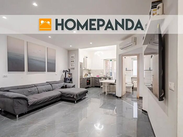 Appartamento con 8 locali in vendita in Via Cadighiara, Genova