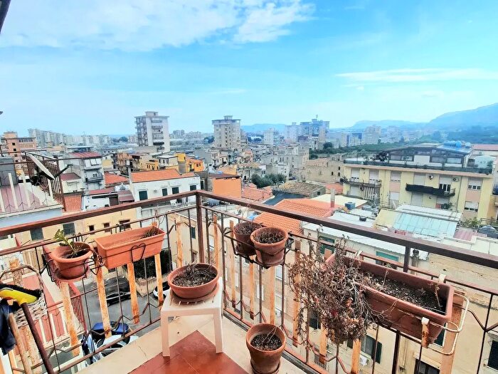 Appartamento quadrilocale in vendita in Largo Giuliana, Palermo