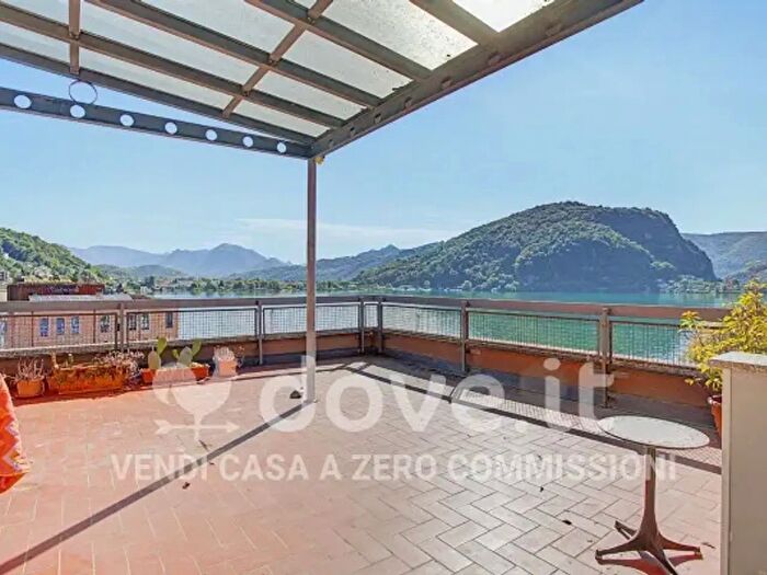 Appartamento quadrilocale in vendita in Via Zanoni, Lavena Ponte Tresa