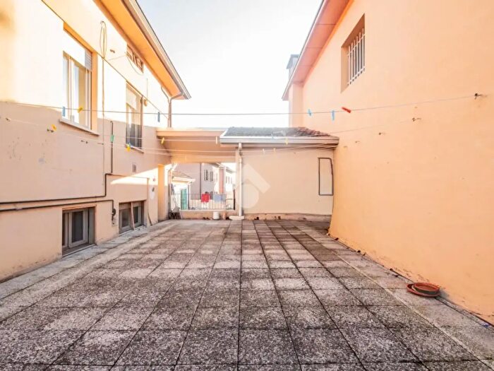 Appartamento trilocale in vendita in Via Dante Alighieri, Correggio