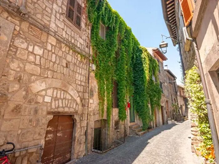 Casa con 6 locali in vendita in Via Vallecupa, Viterbo