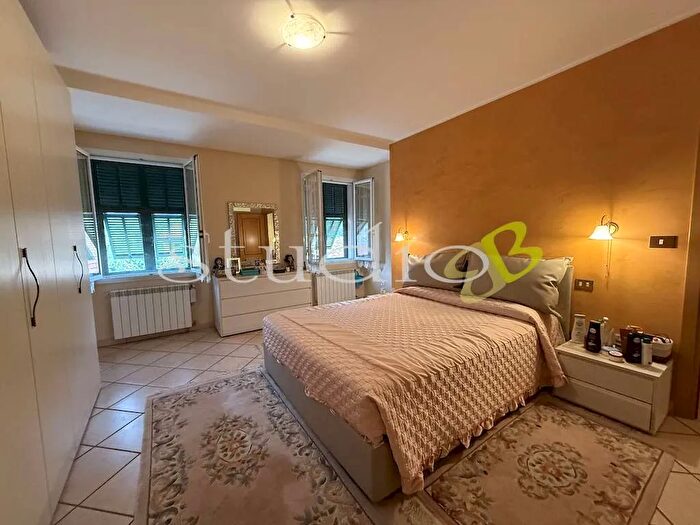 Appartamento con 6 locali in vendita in Via Eroi Camporossesi, Camporosso