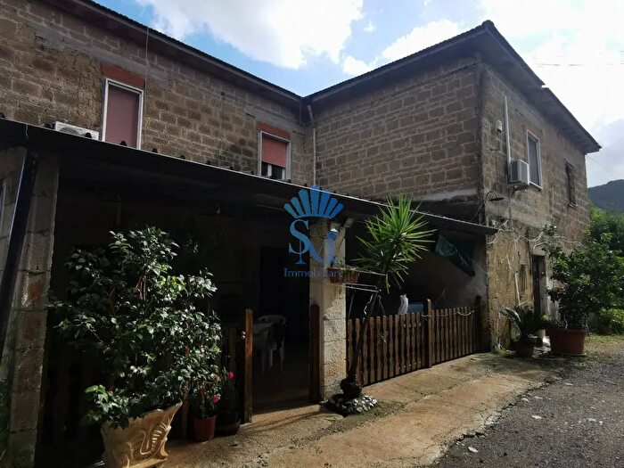 Casa con 9 locali in vendita in Sp, Caiazzo