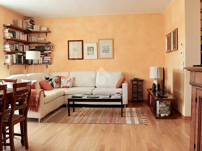 Casa con 7 locali in vendita in Via Manzoni, Pesaro