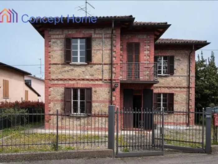 Casa quadrilocale in vendita in Via Giacomo Matteotti Felino, Felino