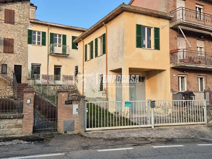 Casa quadrilocale in vendita in Strada per Cozzano, Langhirano