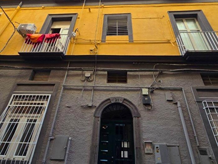 Appartamento trilocale in affitto in Via Giacomo Piscicelli, Chiaia, Napoli