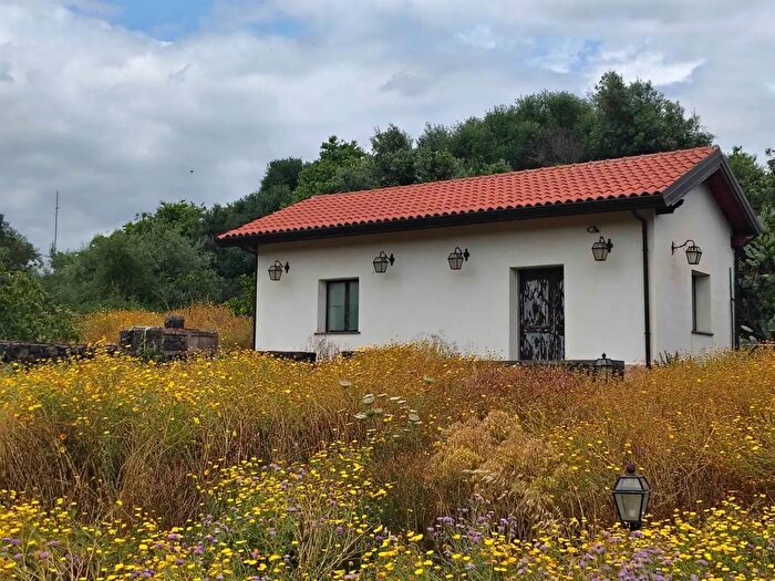 Casa bilocale in vendita in Strada Quartararo, Misterbianco
