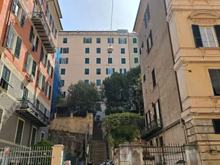 Appartamento con 6 locali in vendita in Passo Palestro, Genova