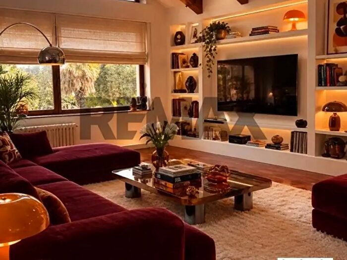 Casa con 8 locali in vendita in Via Roma, Mascalucia