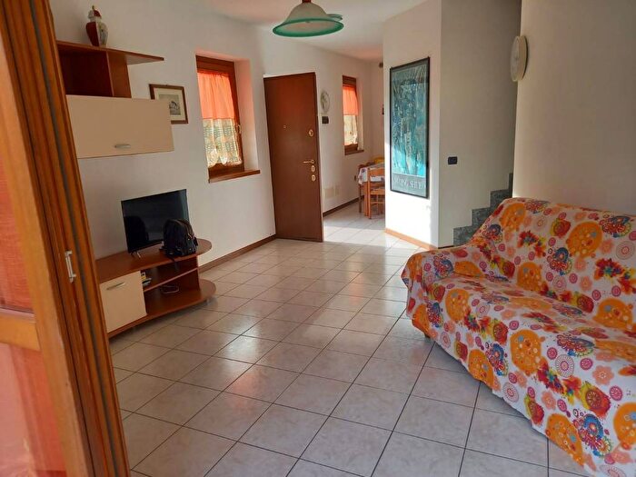 Appartamento trilocale in affitto in Via Poncione, Centro, Sorico