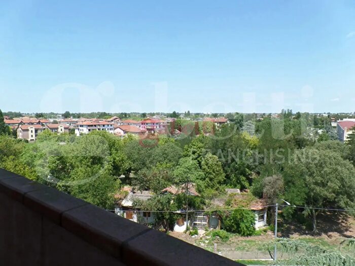 Appartamento con 5 locali in affitto in Via Fratelli Rosselli, Cento