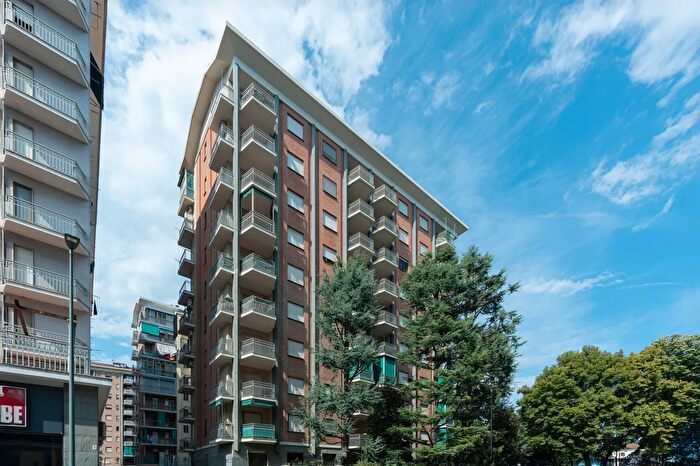 Appartamento trilocale in vendita in Via Piscina, Torino