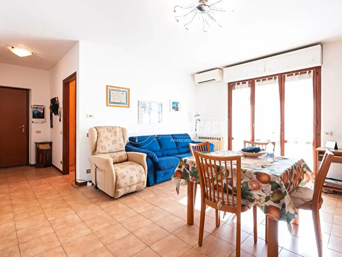 Appartamento trilocale in vendita in Via C a dalla Chiesa, Oggiono