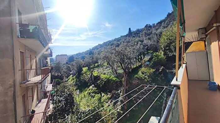 Appartamento con 5 locali in vendita in Via delle Gavette, Genova