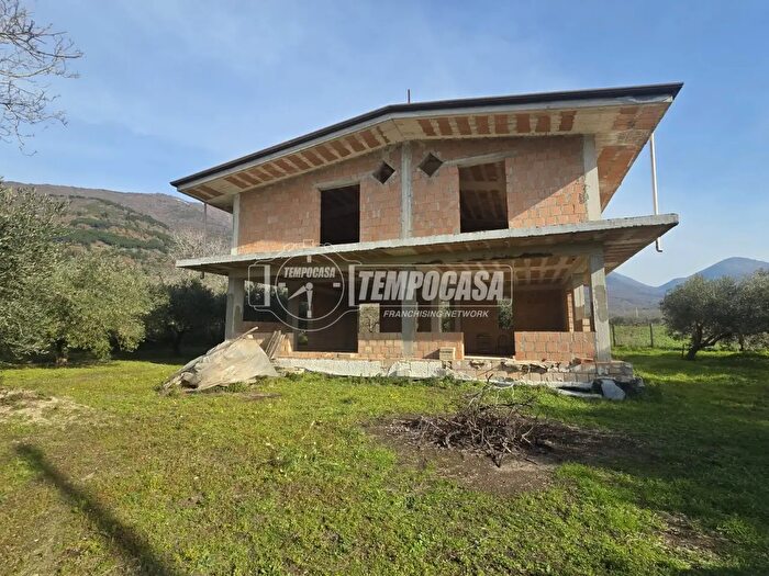 Casa con 5 locali in vendita in Avella
