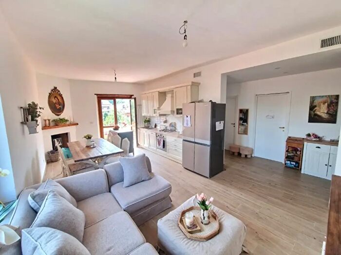 Appartamento con 5 locali in vendita in Via Santa Cecilia, Gassino Torinese