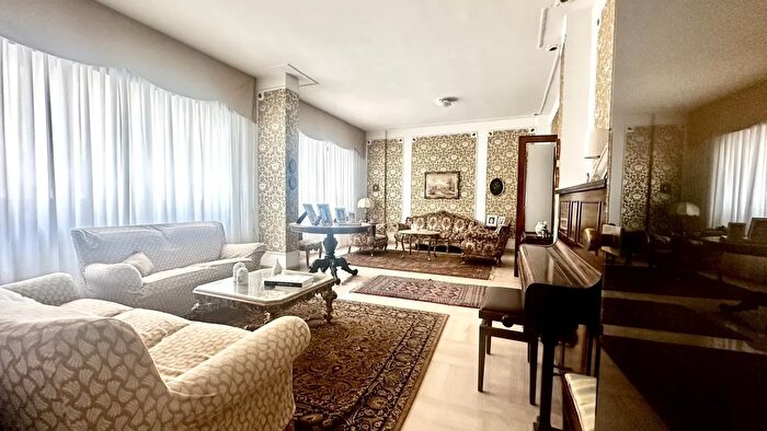 Appartamento con 6 locali in vendita in Corso Umberto I, Taranto