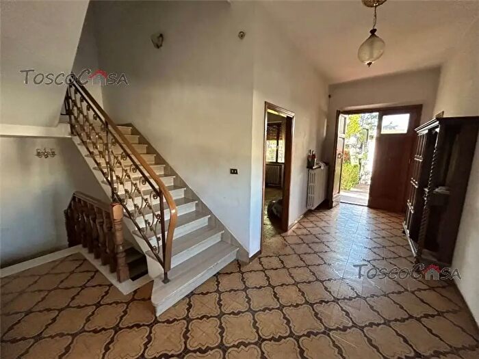 Casa con 10 locali in vendita in Cerreto Guidi