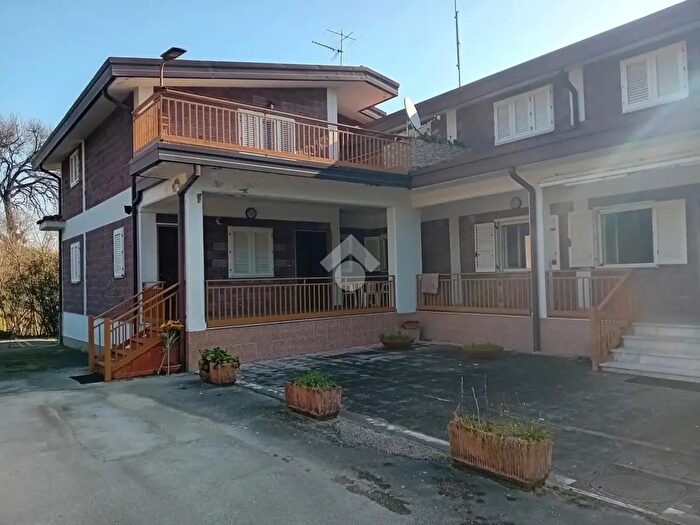Casa con 6 locali in vendita in Contrada Tufarole, Avellino